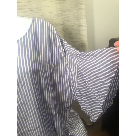 a.n.a. Short sleeve blue and white strip top in size XL - Picture 4 of 9